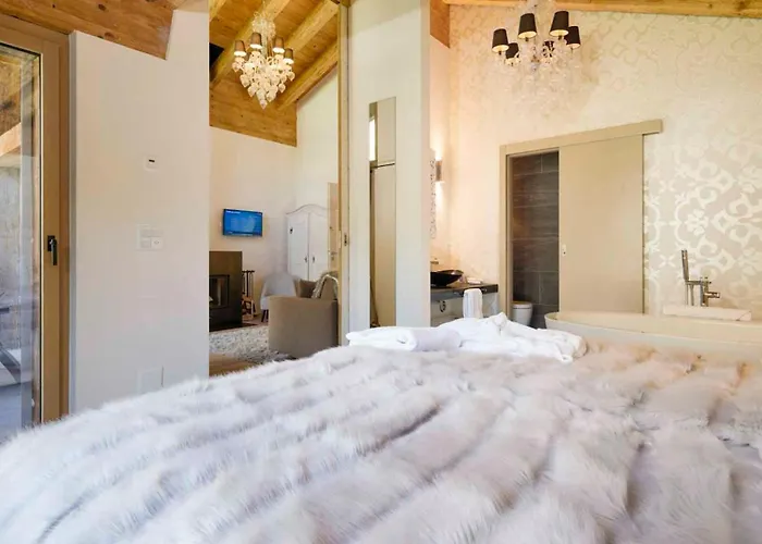 White Pearl In Apartment *