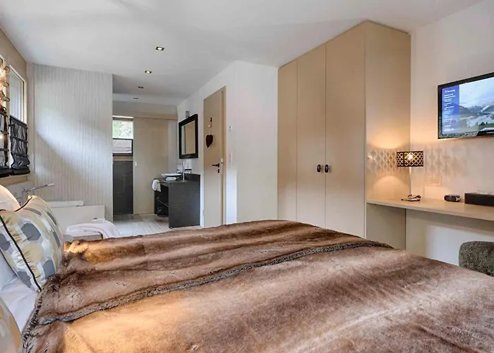 White Pearl In Apartment